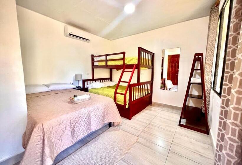 غرفة قياسية رباعية, Mayara Hostal