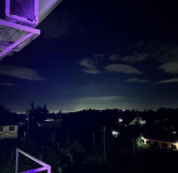 Familjerum Bergsutsikt, Moonlight House Tagaytay