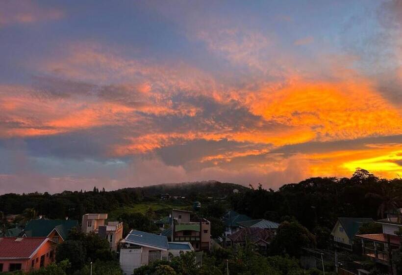 Familjerum Bergsutsikt, Moonlight House Tagaytay