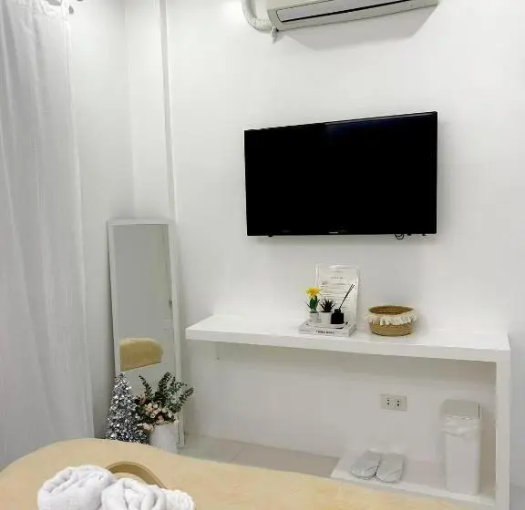 マウンテンビュースタンダードルーム, Moonlight House Tagaytay