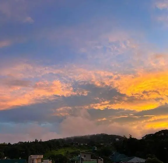マウンテンビュースタンダードルーム, Moonlight House Tagaytay