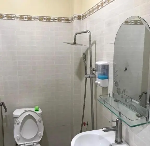 اتاق استاندارد با تخت بزرگ, Khách Sạn Nguyễn Long