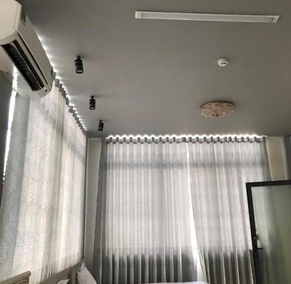 اتاق خانوادگی, Khách Sạn Nguyễn Long