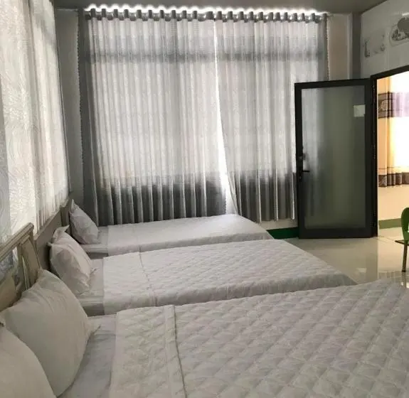 اتاق خانوادگی, Khách Sạn Nguyễn Long