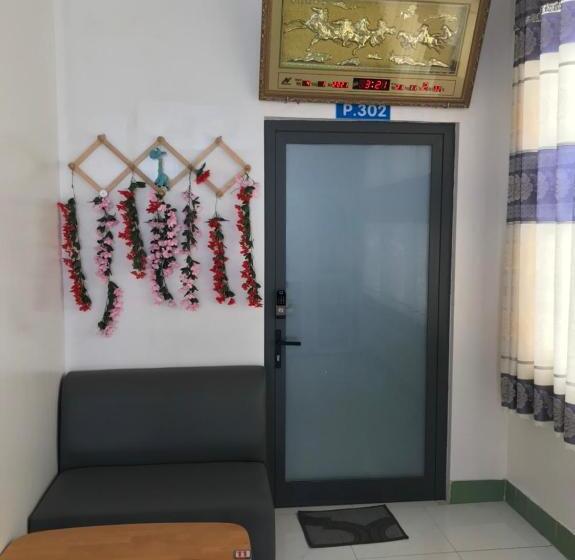 اتاق خانوادگی, Khách Sạn Nguyễn Long