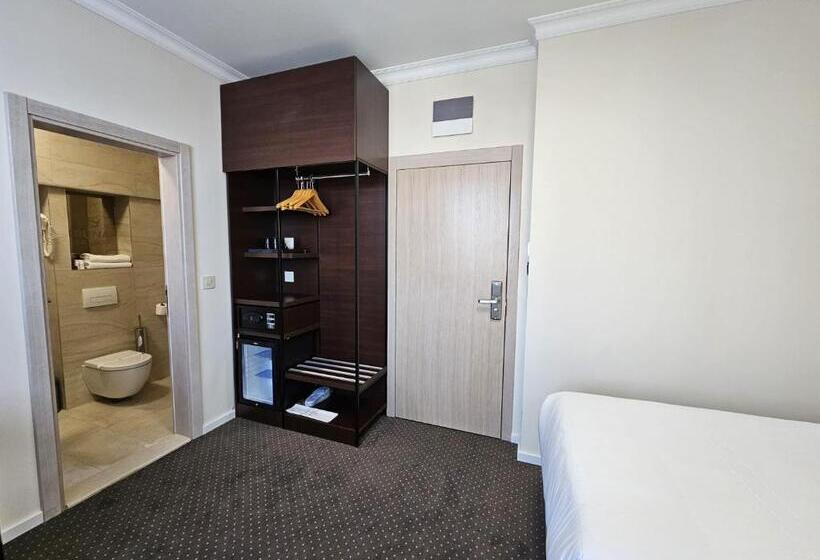 سوییت جونیور, Nobel West