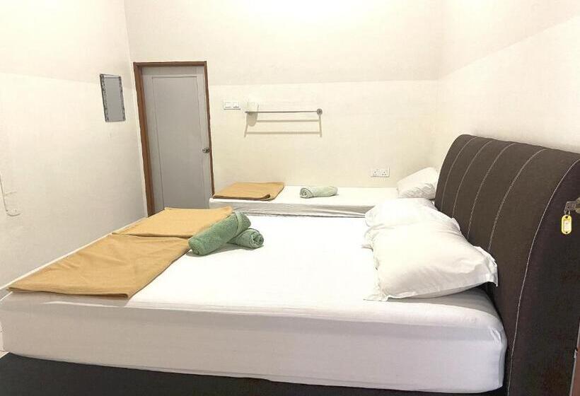 Номер Стандарт Трехместный, Oyo 90971 Pollock Homestay