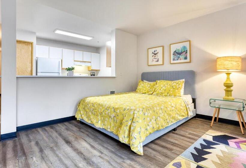 آپارتمان 1 خوابه با بالکن, Quest Travels