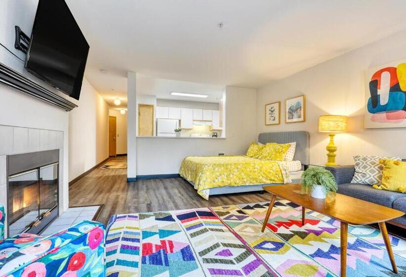 آپارتمان 1 خوابه با بالکن, Quest Travels