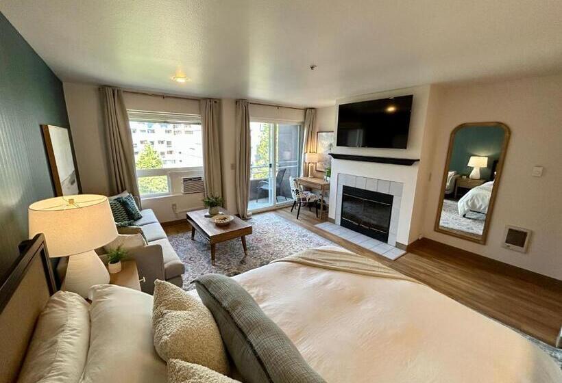 استودیو استاندارد با بالکن, Quest Travels