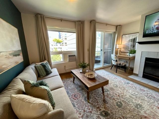 استودیو استاندارد با بالکن, Quest Travels