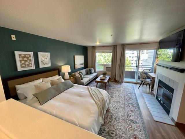 استودیو استاندارد با بالکن, Quest Travels