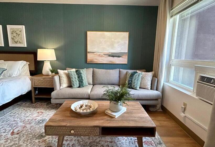 استودیو استاندارد با بالکن, Quest Travels