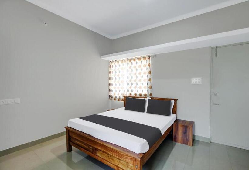 غرفة كلاسيكية ثلاثية, Spot On Formula 1 Residency