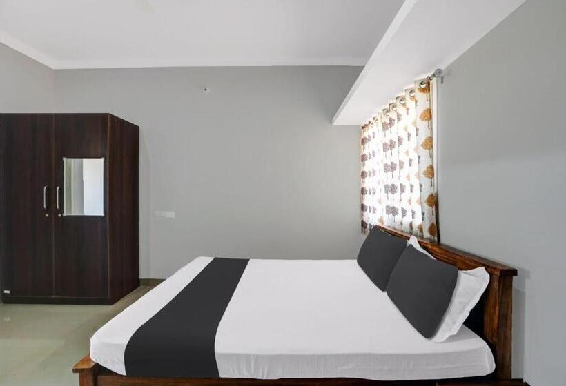 غرفة كلاسيكية ثلاثية, Spot On Formula 1 Residency