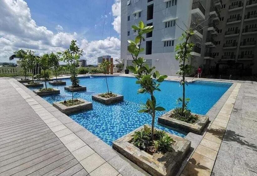 プールビュースタンダードステューディオ, Lafayette Park Square Megaworld
