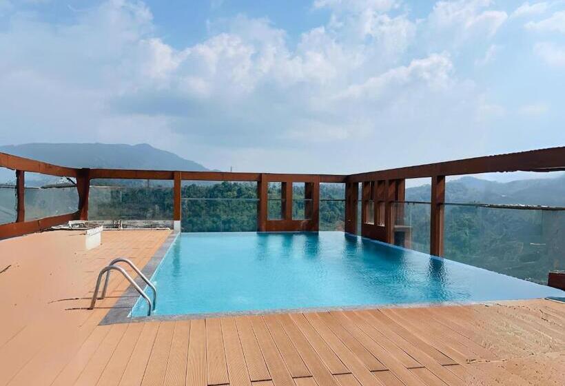 标准工作室, Misty Skywind Retreat