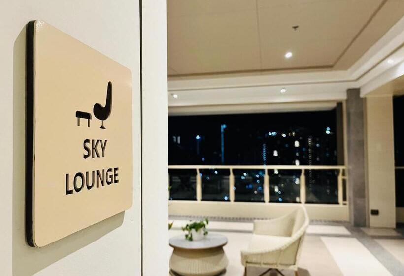 سوییت, Modern Contemporary 1br Fully Furnished Condo With Balcony At Prisma Residences