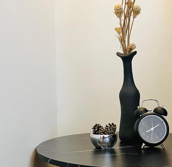 Люкс, Modern Contemporary 1br Fully Furnished Condo With Balcony At Prisma Residences