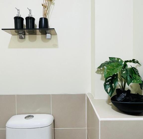 سوییت, Modern Contemporary 1br Fully Furnished Condo With Balcony At Prisma Residences