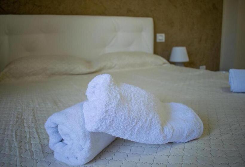 חדר משפחתי, Mediterraneum