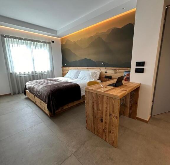 غرفة ديلوكس رباعية, Origini Holidays