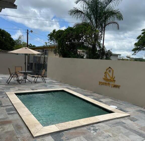 اتاق لوکس, Robyn’s Nest