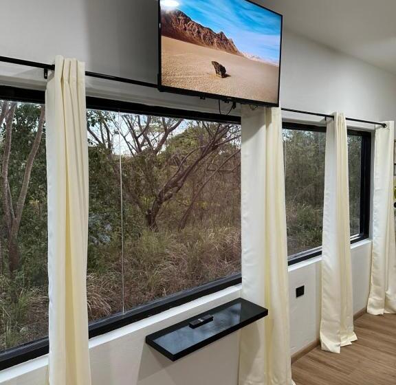 اتاق لوکس, Robyn’s Nest