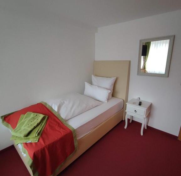 스탠다드 싱글 룸, Room In Guest Room   Comfortable Single Room With Shared Bathroom And Kitchen