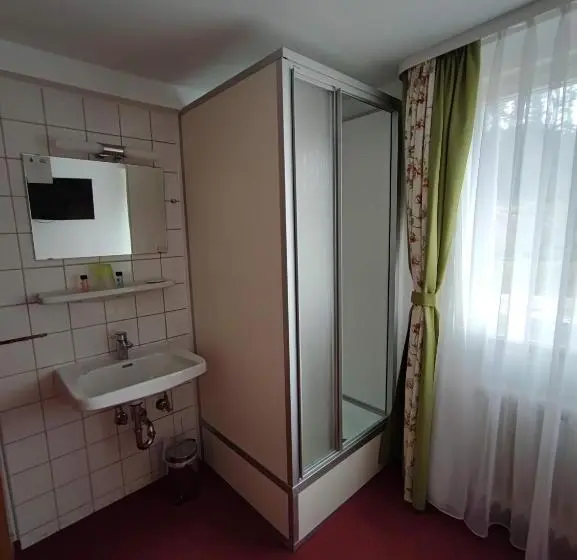 スタンダードシングルルーム, Room In Guest Room Comfortable Single Room With Shared Bathroom And Kitchen