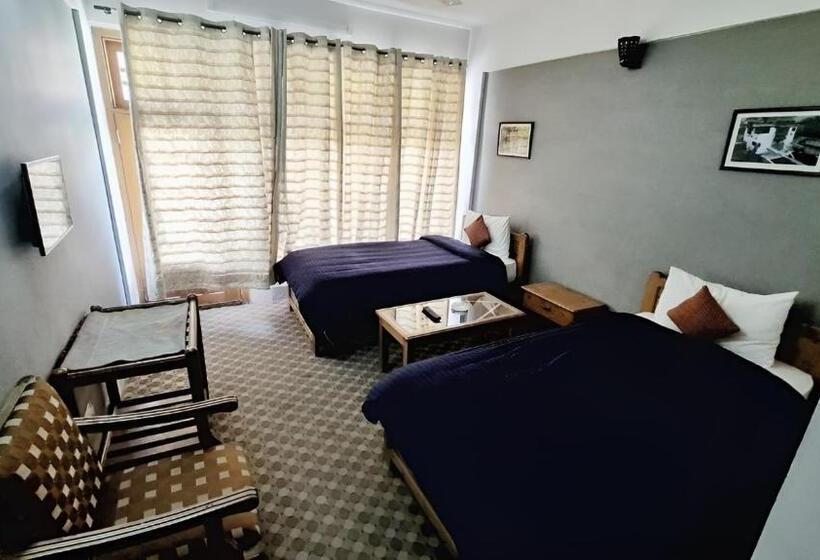 اتاق لوکس با بالکن, Baltistan Continental