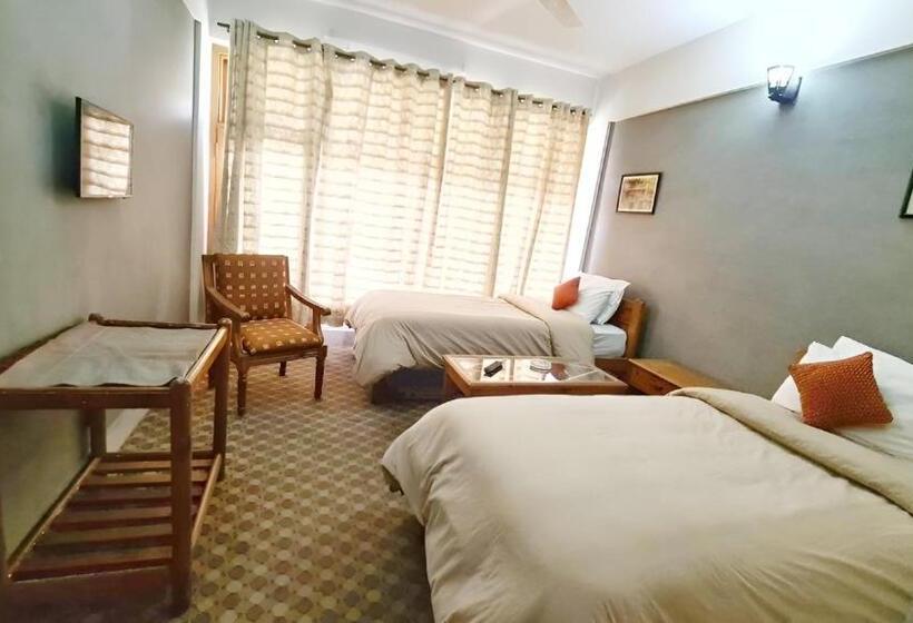 اتاق لوکس با بالکن, Baltistan Continental