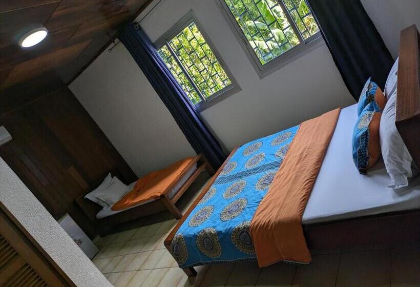 اتاق استاندارد سه نفره, Foyer Du Marin