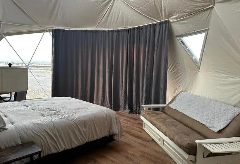 Perhebungalow, Nude Glamping Dome