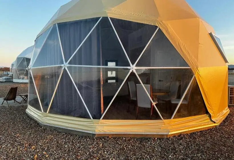Perhebungalow, Nude Glamping Dome
