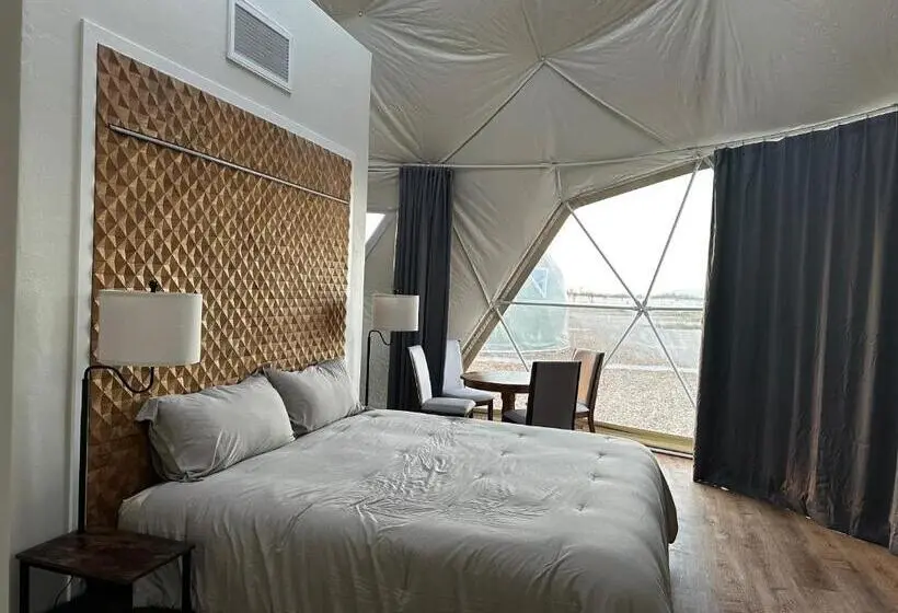 Perhebungalow, Nude Glamping Dome