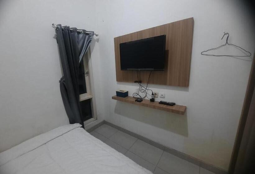 Deluxe Room, Oyo 93870 Damai Guest House Cirebon