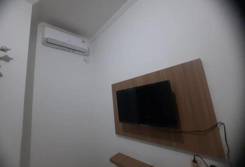 Deluxe Room, Oyo 93870 Damai Guest House Cirebon