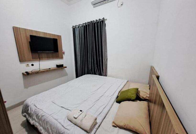 Economy Room, Oyo 93870 Damai Guest House Cirebon