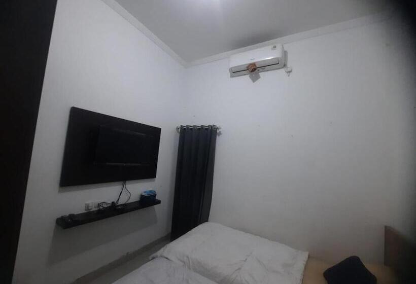Economy Room, Oyo 93870 Damai Guest House Cirebon