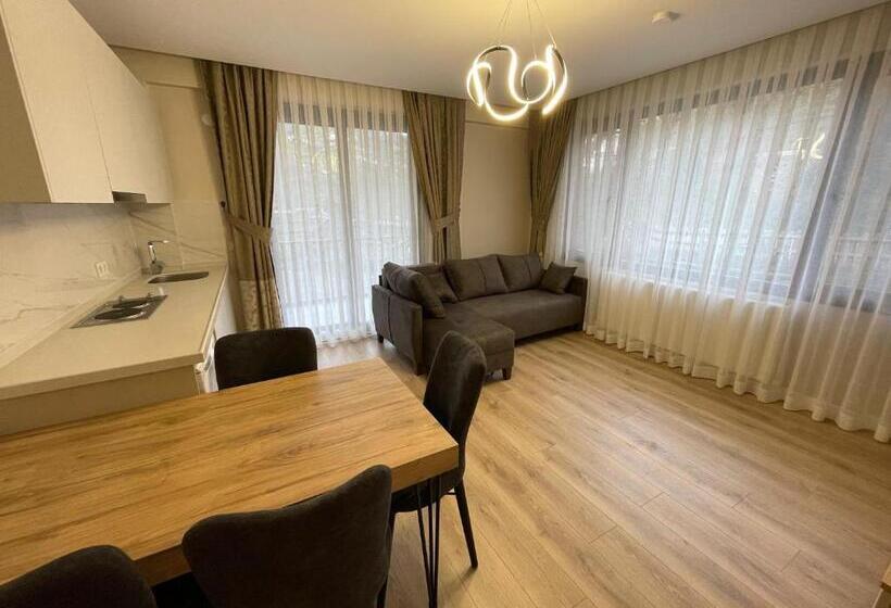 스위트, Lazmaris Suit