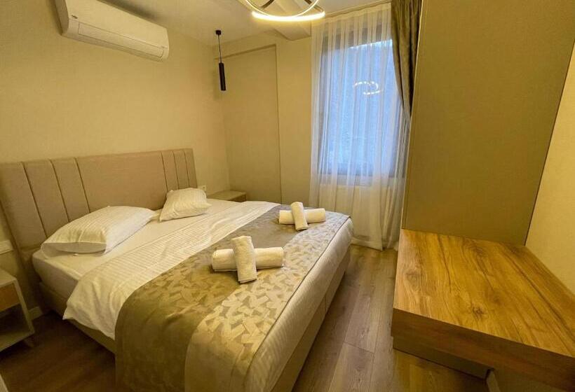 Номер Стандарт, Lazmaris Suit