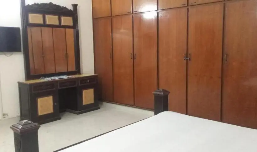 اتاق لوکس, Decent Palace