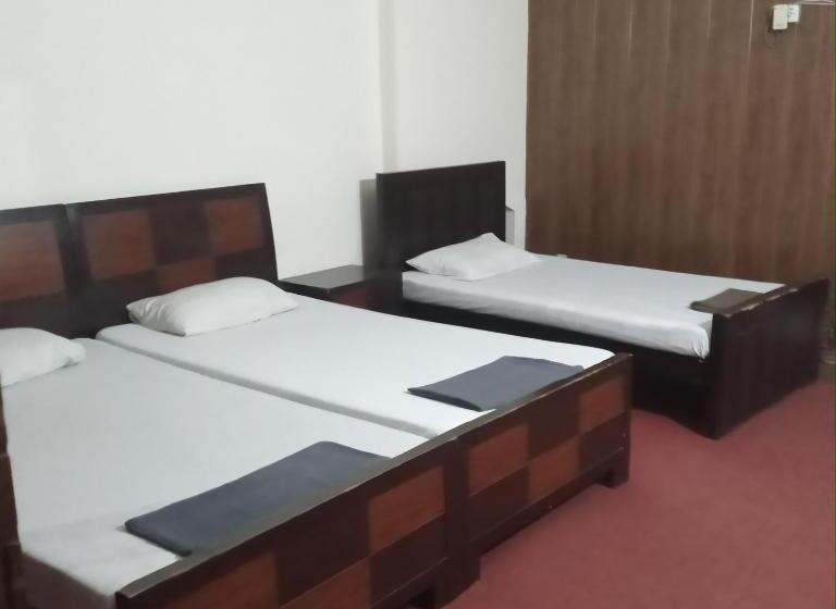 اتاق استاندارد سه نفره, Decent Palace