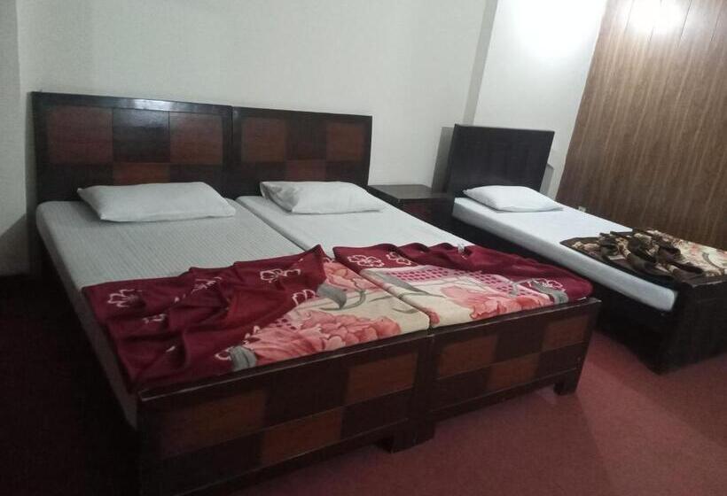 اتاق استاندارد سه نفره, Decent Palace