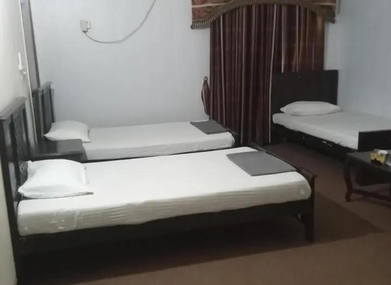 اتاق استاندارد سه نفره, Decent Palace