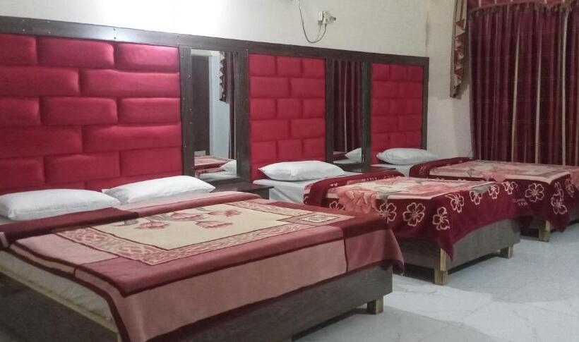 اتاق خانوادگی, Decent Palace