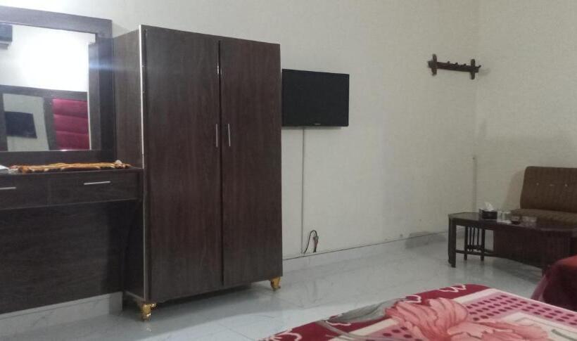 اتاق خانوادگی, Decent Palace