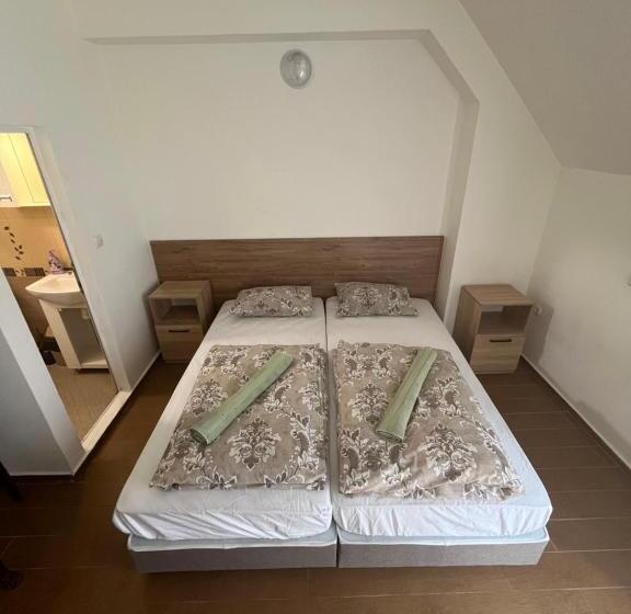 标准间, En Suite Rooms: Novа Guesthouse In Sofia Center