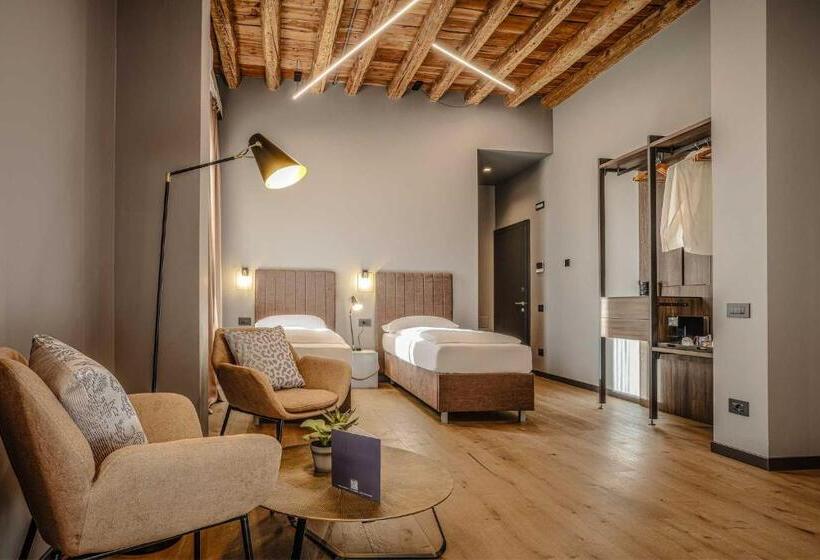 اتاق استاندارد چهار تخته, Ar Suites&art